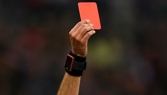Bị phạt thẻ đỏ treo giò mấy trận đấu? Tại sao bị phạt thẻ đỏ? 
